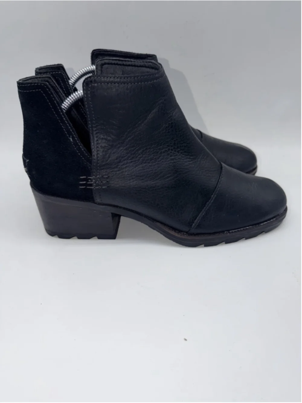 SOREL Cate Cut Out Ankle Boot Women Slip on Black Leather 9.5 NL-3383-010 2